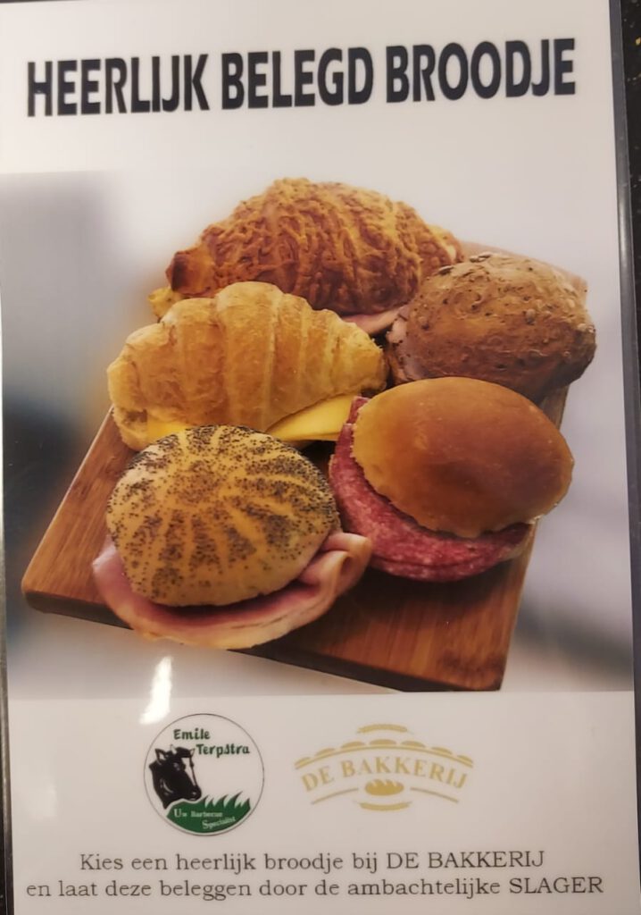 Kies een heerlijk de-bakkerij-broodje, en laat deze beleggen door onze buren slagerij Emile Terpstra